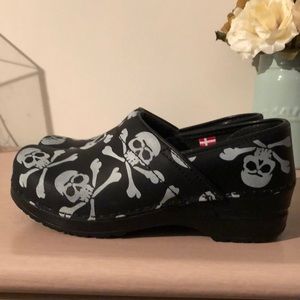 Sanitas clogs size 37